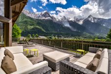 Chalet le Favre a une vaste terrasse orientée au sud