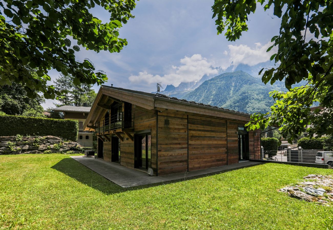 Le jardin tranquille à l'arrière du Cjalet Belachat