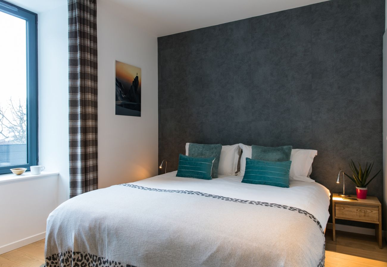Chambre 1,  flexible avec un lit double ou deux lits simples  Chambre 1 de Chamois 2 est flexible avec un lit double ou deux lits simples