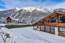 Le Chalet Caleris se trouve dans un quartier résidentiel