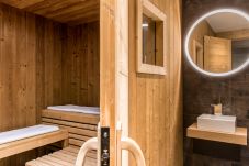 Chalet Seren a un sauna avec une douche adjacente