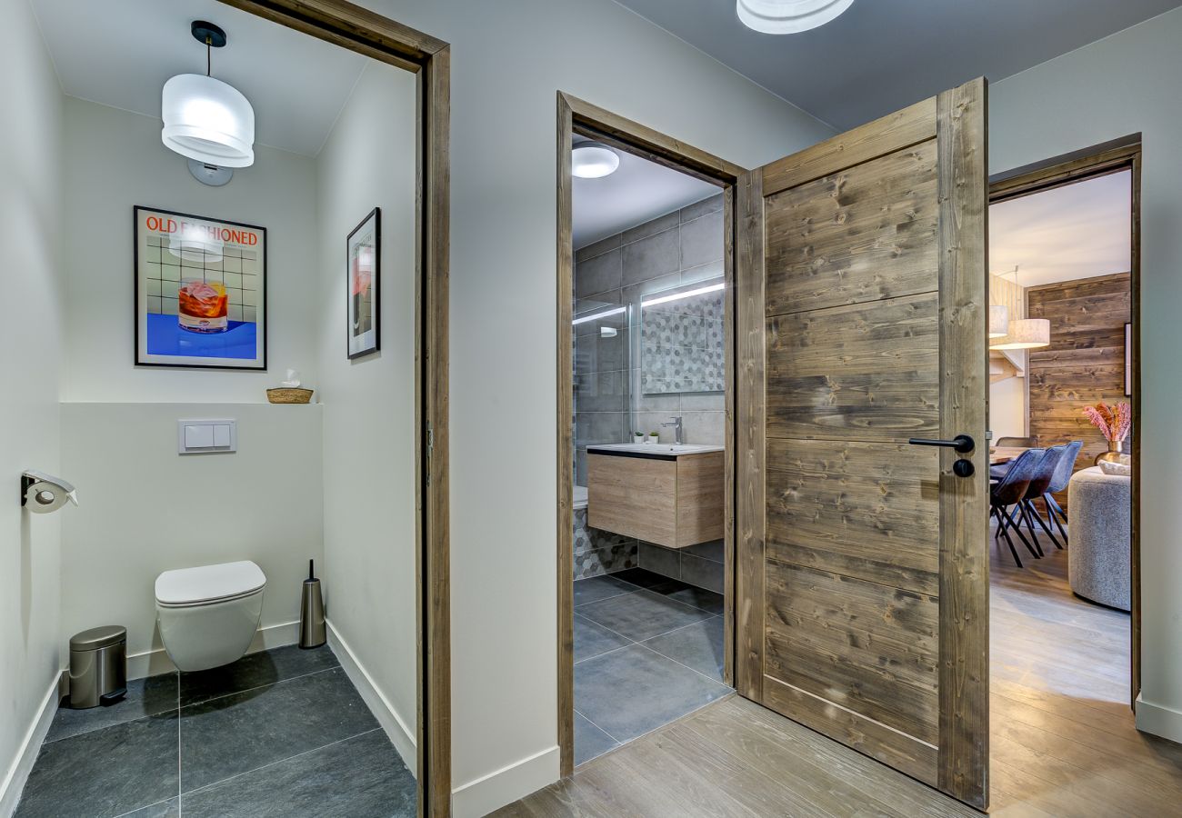 Salle de bain avec WC séparé White Pearl A34 a une salle de bain avec un WC séparé