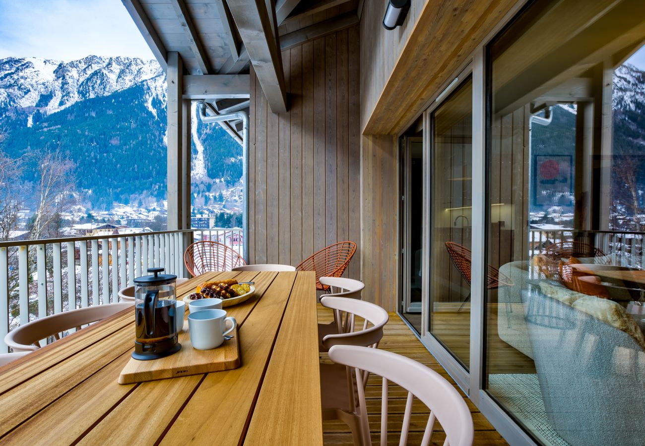 Dîner en plein air avec vue sur les montagnes  White Pearl A34 a une vue sur les montagnes