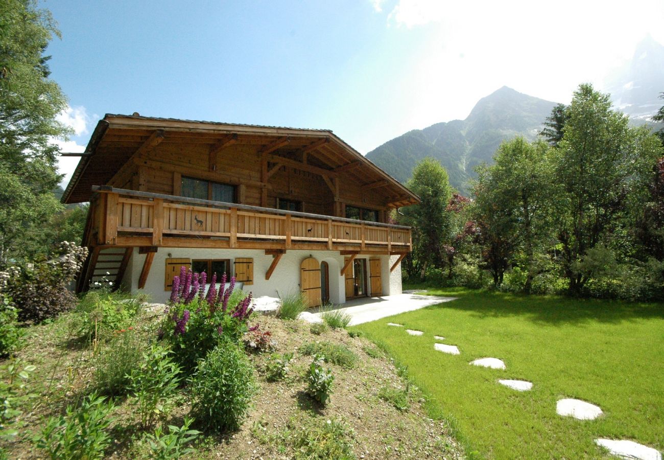 Chalet Capricorne has a tranquil garden 