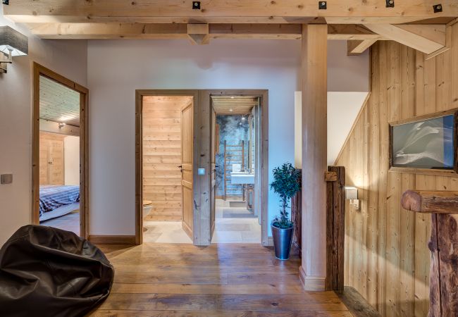 Landing leading to 1st floor bedrooms and cinema room  Chalet Sanaz has a landing leading to the 1st floor bedrooms and the cinema room