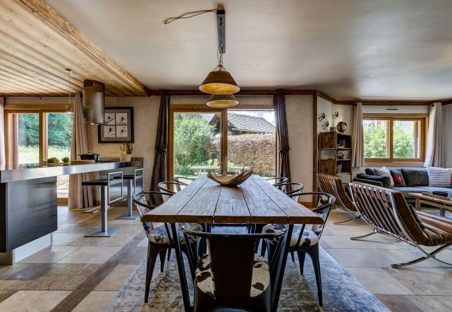 Dining table seating 8 people  Chalet Sanaz has a dining table seating 8 people