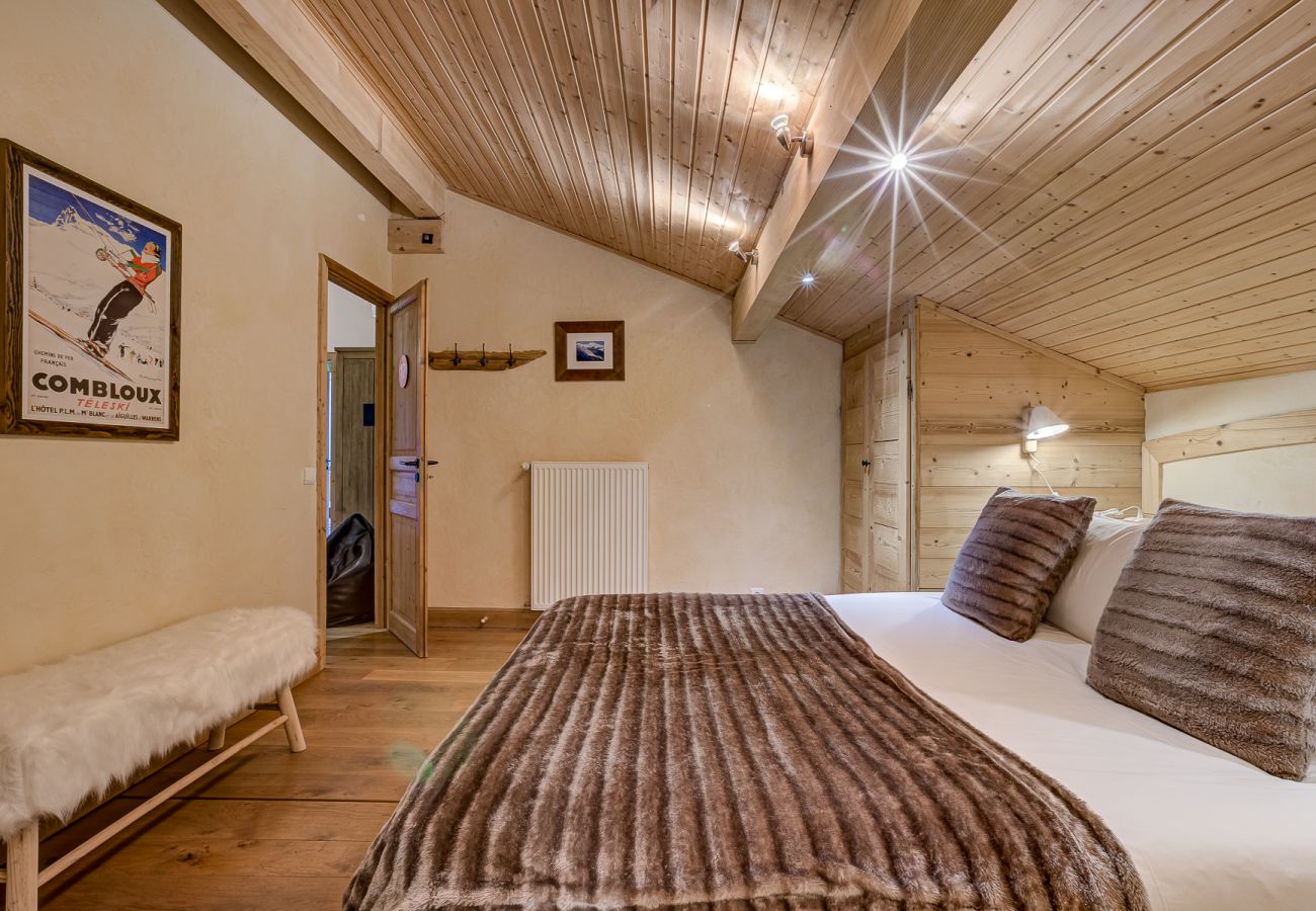 Bedroom 4, double room  Bedroom 4 of Chalet Sanaz is a double room