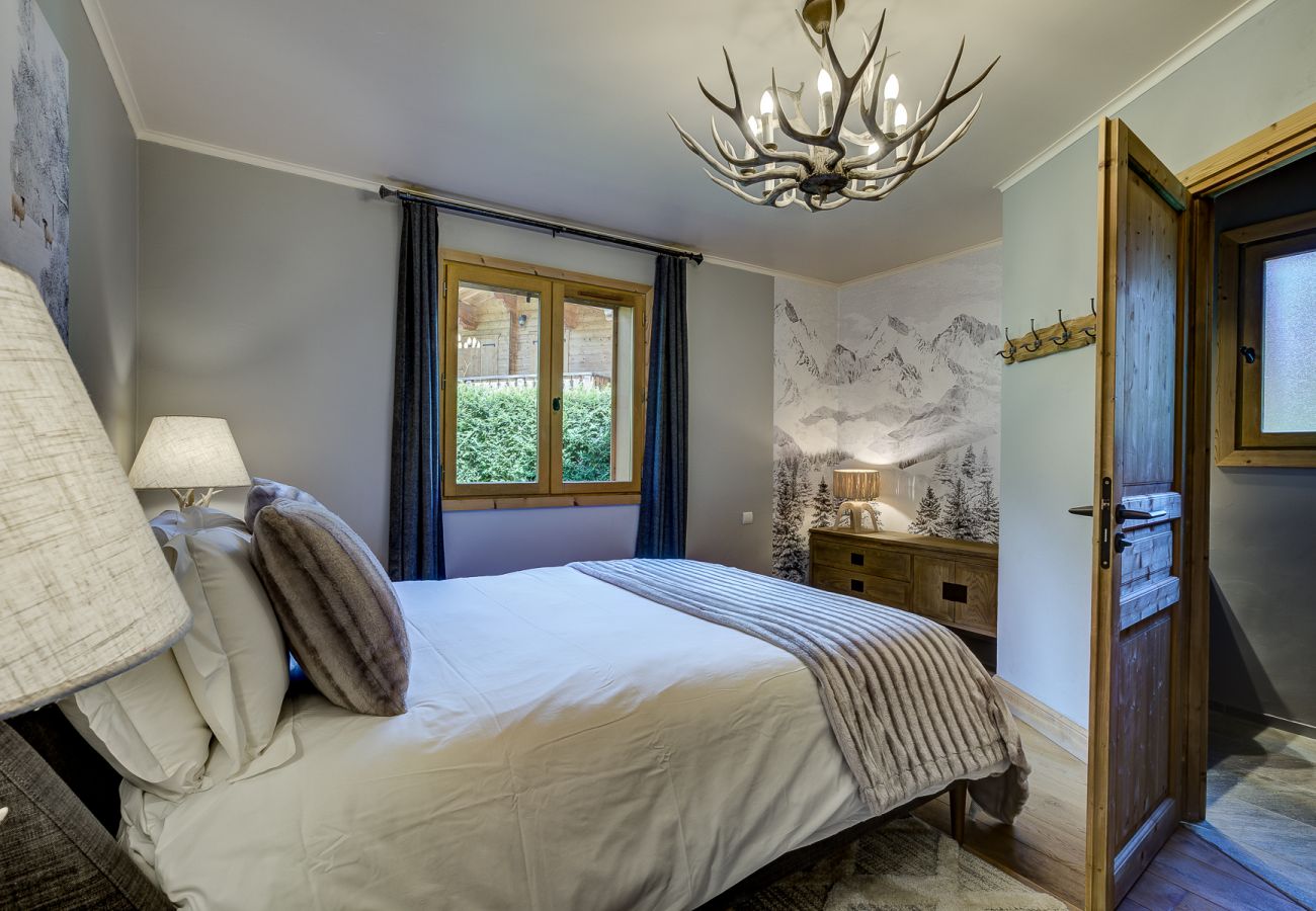 Bedroom 2, double room with ensuite  Bedroom 2 of Chalet Sanaz is a double room with ensuite