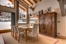 The dining area of Chalet Caleris has a table for 8 people