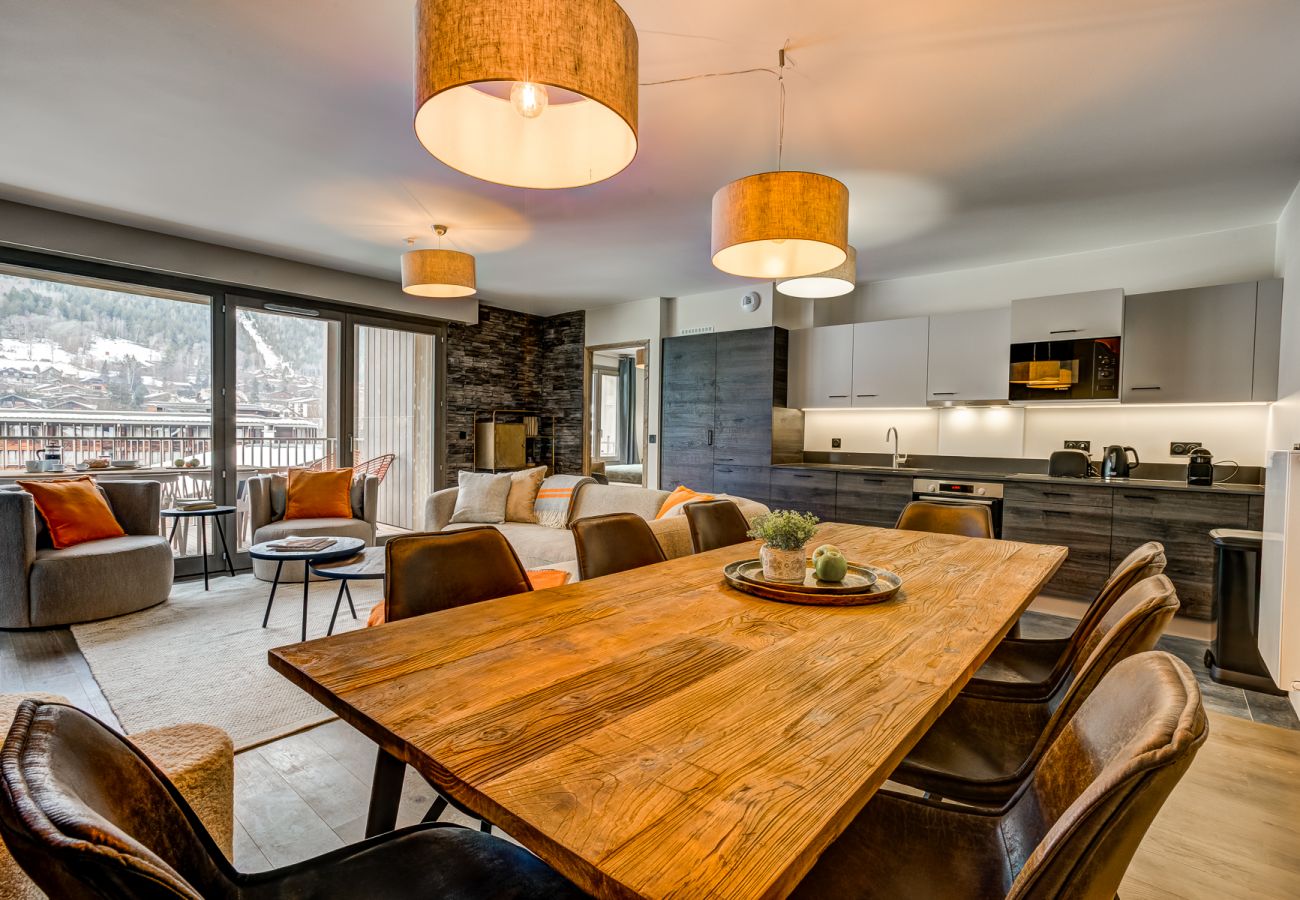 Dining table for 8 people White Pearl A36 has a dining table for 8 people