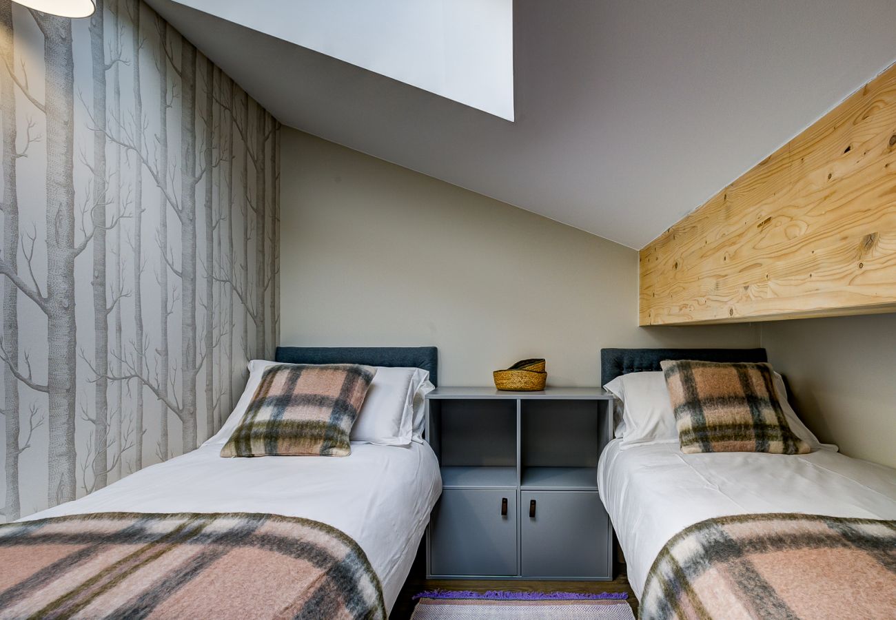 Bedroom 4, two single beds Bedroom 4 of White Pearl A36 has 2 single beds