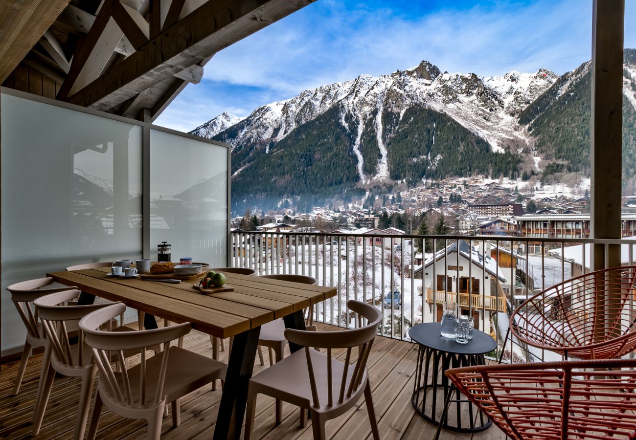 Outside furniture for dining and relaxing White Pearl A36 has outside furniture for dining and relaxing