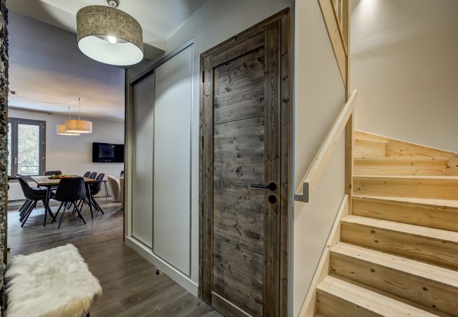 Entrance hallway with staircase to upper floor White Pearl A32 has an entrance hallway with a staircase to the upper floor