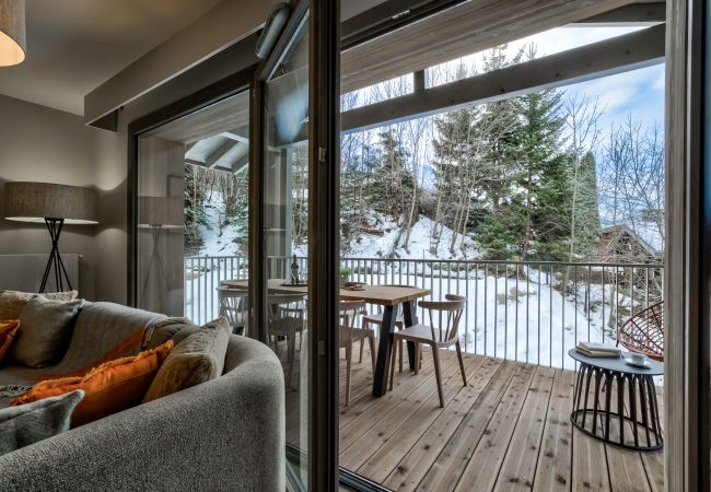 Glass doors onto large balcony  White Pearl A32 has glass doors onto a large balcony