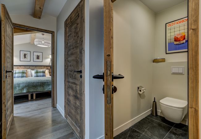 Upper floor hallway with 2 shower rooms and a separate WC  The upper floor hallway of White Pearl A32 has 2 shower rooms and a separate WC