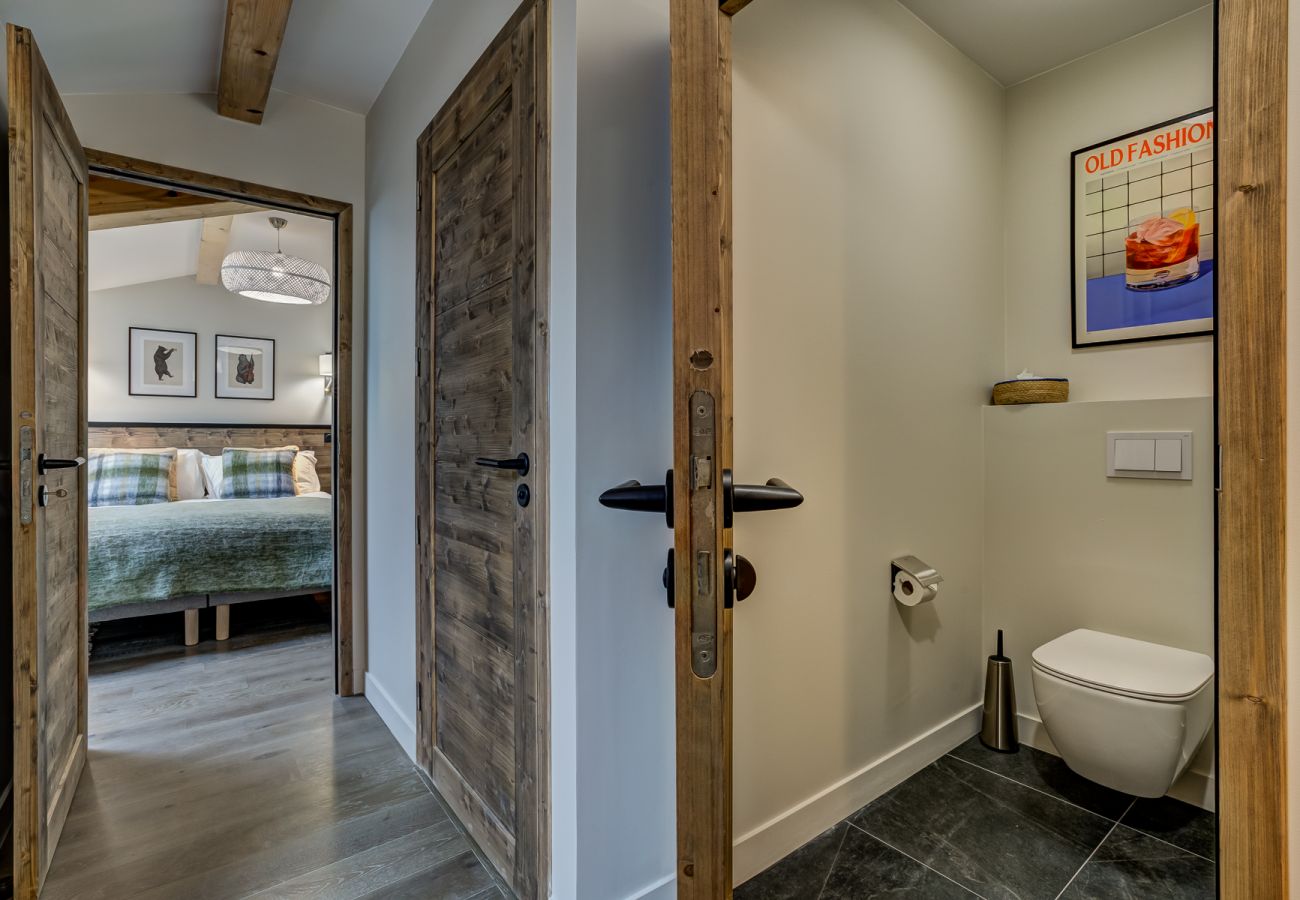 Upper floor hallway with 2 shower rooms and a separate WC  The upper floor hallway of White Pearl A32 has 2 shower rooms and a separate WC