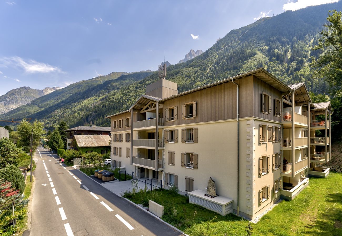 Fantastic location close to Chamonix town centre White Pearl has a fantastic location with restaurants, shops and bus station at walking distance