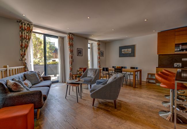 Modern design and spacious throughout Chamois 1 has a modern design and an open plan layout.