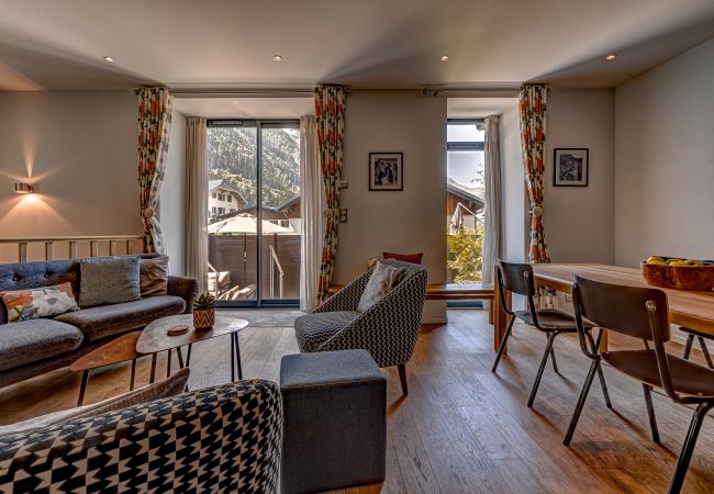 Dining area with an outlook to the terrace The dining area in \chamois 1 has an outlook to the terrace.