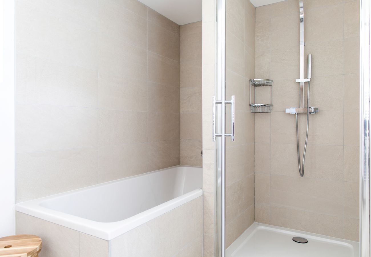 Bathroom has both bath and separate shower  The bathroom of Chamois 1 has a bath and a separate shower