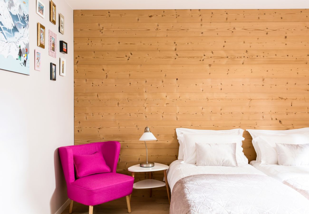 Sleeps 6-7 people in 3 bedrooms plus sofabed Chamois 1  sleeps 6-7 people  in 3 bedrooms plus a  sofabed.