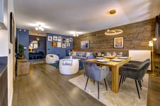 White Pearl A04 has a spacious, open plan living area.