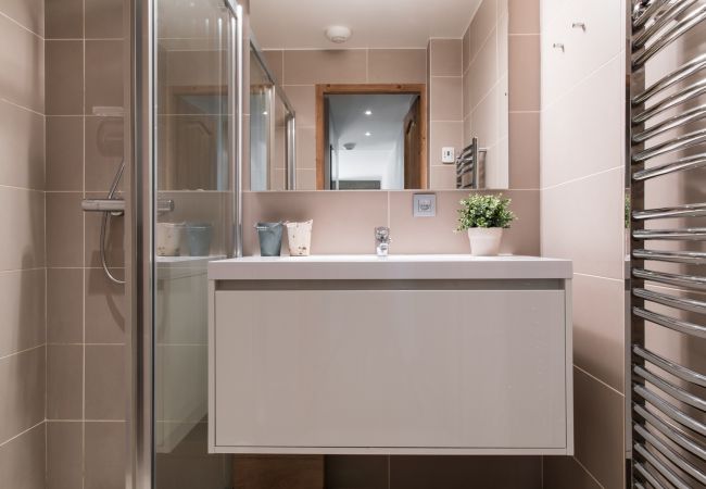 Shower room with separate WC Villa Floria has a shower room with a separate WC
