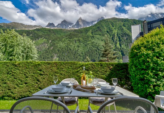 Outdoor dining with beautiful mountain views  Villa Floria has a terrace for outdoor dining with beautiful mountain views