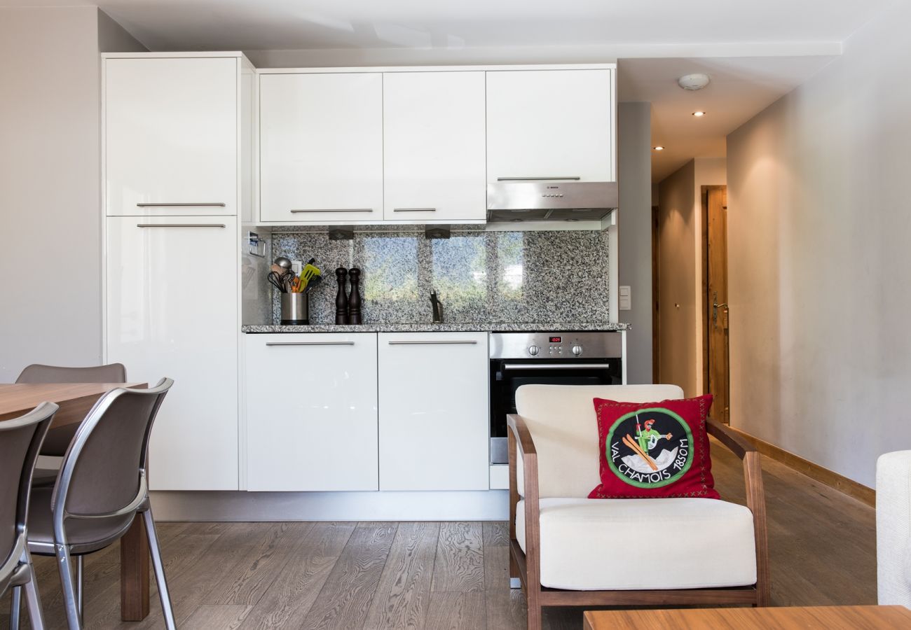 Kitchen with granite worktop  Villa Floria has a kitchen with a granite worktop